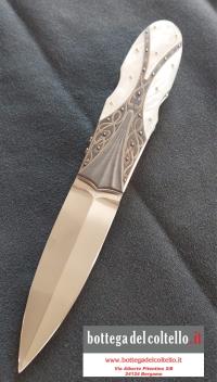The Silveter's custom dagger